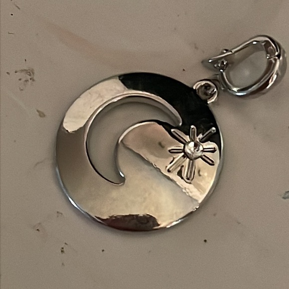 1.25” silver tone open round charm pendant w/crystal & jump hoop - Picture 5 of 10